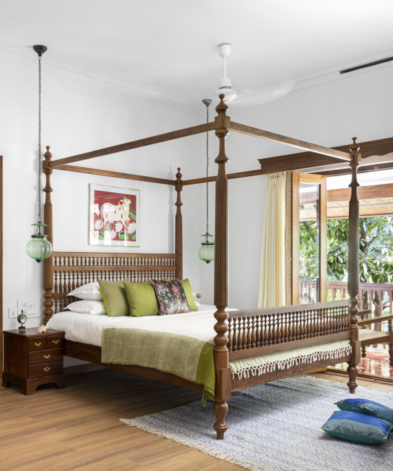 Furnliv Jodhpur Traditional Solid Wood Poster Bed